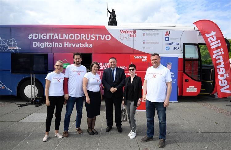 Digitalni bus u sklopu edukativne turneje u Koprivnici i Zagrebu izazvao veliko zanimanje građana 