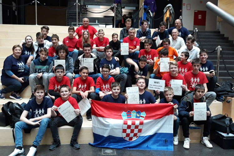 Mladi robotičari osvojili 15 medalja u Sloveniji